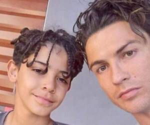 Cristiano envió a su hijo de vacaciones a Portugal mientras el se halla inmerso en finalizar la temporada en Italia. Foto: Instagram