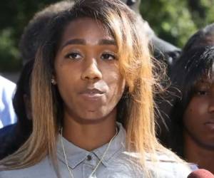 Cenayia Edwards dio un discurso en su comunidad para crear conciencia sobre la necesidad de parar el racismo en los centros educativos. Foto: Cortesía The News & Observer