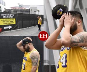 El fanático llegó al Staples Center y lloró desconsoladamente tras enterarse de la muerte de Kobe Bryant. El astro de la NBA fue cinco veces campeón de la NBA y dos veces medallista de oro olímpico, tenía 41 años. Fotos AFP
