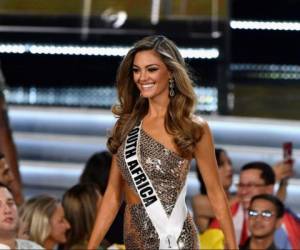francesa Iris Mittenaere, entregará su corona de Miss Universo 2016 a la sudáfricana Demi-Leigh Nel-Peters.