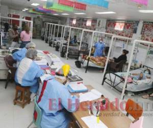 Las salas de dengue del Hospital Escuela ingresan en su mayoría menores de edad. Foto: Efraín Salgado/El Heraldo