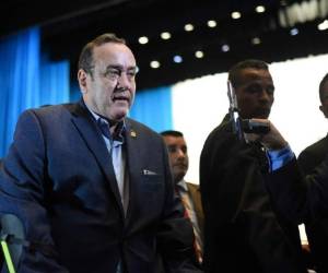 El presidente Alejandro Giammattei denunció los casos de covid-19 entre los expulsados de Estados Unidos.