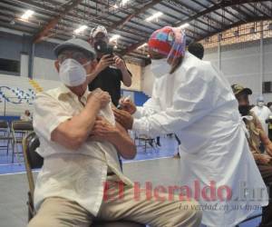 La aplicación de segundas dosis de Sputnik V se extendió hasta el viernes. Foto: Marvin Salgado/El Heraldo