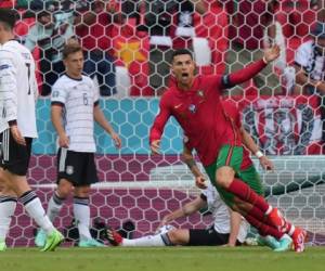 Cristiano Ronaldo anotó el primer gol en el juego de Portugal y Alemania.