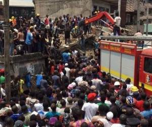El edificio de tres plantas derrumbado está ubicado en Lagos, la ciudad más poblada de Nigeria. (Foto: Agencias)