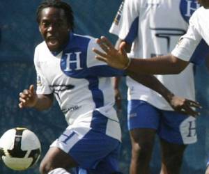 Walter 'Pery' Martínez jugó 49 partidos con la Selección de Honduras y anotó 12 goles. Siempre irradiaba alegría en los entrenamientos. Fotos: Archivo EL HERALDO.
