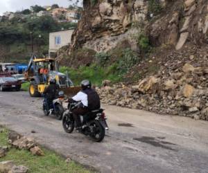 El terreno cedió debido a las intensas lluvias que azotan nueve departamentos de Honduras. Foto cortesía Copeco