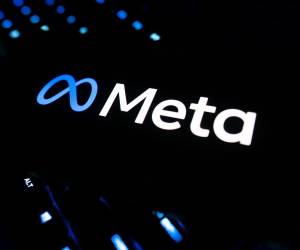 Los gigantes tecnológicos del sector están en una carrera por liderar el desarrollo de la IA, con inversiones de miles de millones de dólares.