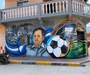 El mural fue realizado por el Colectivo Cadejo y está conformado por seis artistas del pincel bajo la dirección del muralista Ney Fernández.