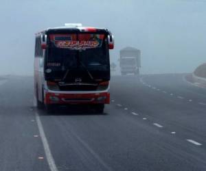 El bus se accidentó este martes en las afueras de Quito, Ecuador. Foto: Agencia AFP