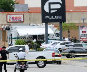 El atacante, que murió en un intercambio de disparos con la policía, es Omar Mateen, un ciudadano estadounidense de origen afgano