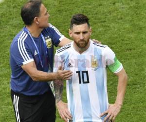 Messi salió desconsolado del terreno de juego tras perder con Argentina.