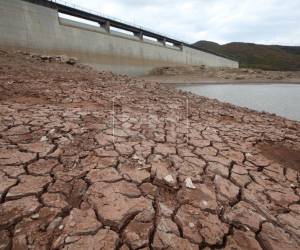 La falta de agua preocupa a Honduras. Tegucigalpa es una de las zonas donde la crisis es más grave, y los niveles en los que se encuentran los principales embalses que abastecen de agua a la capital son un claro ejemplo de ello. Aquí las imágenes de cómo se encuentra la represa Concepción.