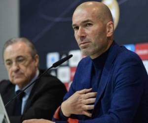 El entrenador francés Zinedine Zidane podría regresar al banquillo del Real Madrid. (AFP)