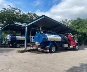 La UMAPS opera 90 cisternas para distribuir agua gratuita; solo 12 son propias y las demás fueron alquiladas para reforzar el servicio.