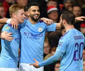 Pese a la sanción y la abismal diferencia con el Liverpool, los 'cityzens' se mantienen enfocados en seguir compitiendo hasta el final de la temporada. Foto: AFP