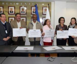 Los nuevos diputados recibieron las credenciales por el Tribunal Supremo Electoral (TSE) desde el jueves pasado. Foto: El Heraldo Honduras.