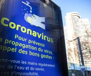 CafÃ©s y restaurantes de la plaza principal de Lille, en el norte de Francia, cerrados por orden del gobierno en medio de la crisis del coronavirus. Foto del 15 de marzo del 2020. (AP Photo/Michel Spingler)