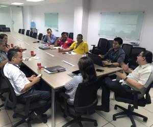 Los representantes del rubro de taxis se reunieron con las autoridades del IHTT.