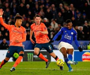 Kelechi Iheanacho en acción en el duelo Leicester City vs Everton en la Premier League. (AFP)