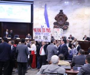 Los diputados de Libre que intentaron boicotear la última sesión legislativa por la falta de escogencia de funcionarios del CNE aseguraron que continuarán en insurrección.