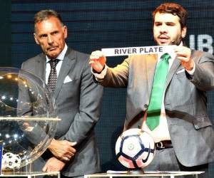Daniel Jiménez, representante del Independiente de Medellín de Colombia, saca el nombre de River Plate de Argentina para ser ubicado en el grupo 3 de la Copa Libertadores 2017.