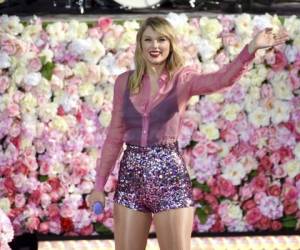 Taylor Swift durante una actuación en el programa 'Good Morning America' de ABC en Nueva York. (Foto por Evan Agostini/Invision/AP, Archivo).