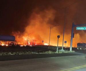 El incendio forestal ha dejado decenas de personas evacuadas.