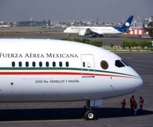 Foto tomada del avión presidencial de México, en el Aeropuerto Benito Juárez de Ciudad de México. Foto: AP.