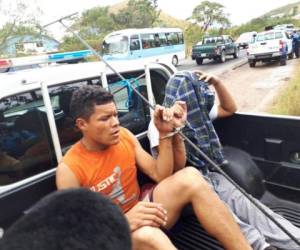 Los detenidos fueron movilizados en una patrulla tras su captura durante protesta en colonia El Sitio de la capital de Honduras.