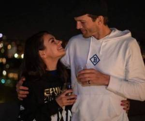 Ashton y Mila se casaron en 2015 y han decidido criar a sus dos hijos fuera de los medios y sin ser mimados. Foto: Instagram