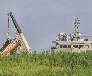 Avión de Lanhsa: recuperan primeras piezas mientras buscan respuestas sobre la tragedia.