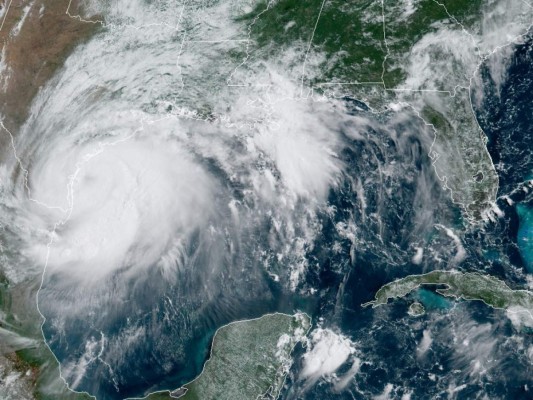 El huracán Hanna se formó en el Golfo de México como un huracán de categoría 1 con vientos sostenidos de 75 mph alrededor de la pared del ojo. Foto: Agencia AFP.