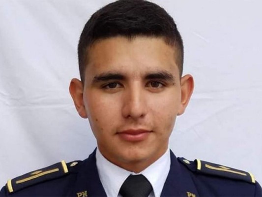 Douglas Armando Muñoz Cruz es el nombre del policía a quien se le emitió una orden de captura.