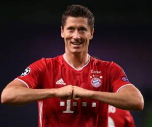 El delantero polaco del Bayern Múnich, Robert Lewandowski, celebra tras marcar un gol durante el partido de fútbol semifinal de la Liga de Campeones de la UEFA entre el Lyon y el Bayern Múnich en el estadio Jose Alvalade de Lisboa. Foto: Agencia AFP.