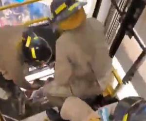 Rescatan a personas tras quedar atrapadas en ascensor de mall de SPS