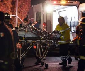 El estallido ocurrió la tarde del viernes en la comunidad de Tlahuelilpan, localizada a unos 120 km de la capital, luego de que un ducto fuera perforado por traficantes de combustible y cientos de personas, incluidas familias enteras, se lanzaron para llevarse gasolina en distintos contenedores. Fotos AP