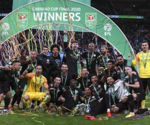 El armador ayudó al City a enfriar el juego y darle al técnico Pep Guardiola su sexto trofeo importante en sus cuatro temporadas en el cargo. Foto: AP.