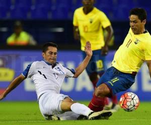 Oliver Morazán en la marca de la delantera ecuatoriana en Guayaquil. Foto: Agencia AFP / El Heraldo.