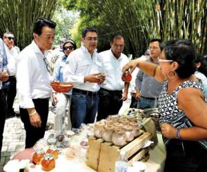 El presidente Juan Orlando Hernández expuso las bondades del cacao hondureño a empresarios japoneses.