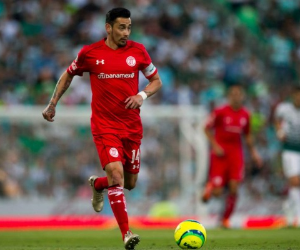 El jugador argentino de Toluca, Rubens Sambueza, controla la pelota, durante su torneo Clausura 2018 de México. Foto AFP