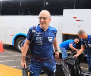 Fabián Coito al momento de llegar al Aeropuerto Toncontín. (Fotos: Ronal Aceituno / EL HERALDO)