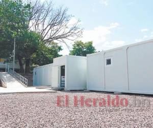 El personal del MP viajó a Choluteca y el martes iniciaron con la revisión de documentación, este miércoles harán las inspecciones de los contenedores. Foto: El Heraldo