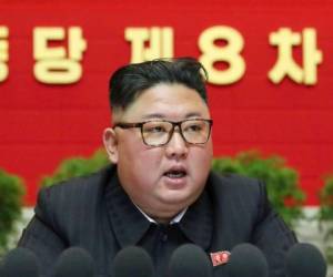En esta imagen proporcionada por el gobierno de Corea del Norte, el líder del país, Kim Jong Un, interviene en un congreso del partido gobernante en Pyongyang, Corea del Norte, el 8 de enero de 2021. Foto: AP