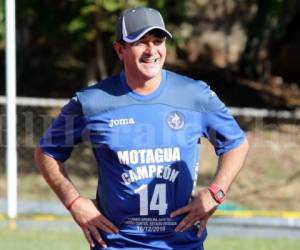 Diego Vazquez, entrenador de los azules del Motagua, llegó este día al entreno con la camisa de la Copa 14. Foto: Ronal Aceituno / Grupo Opsa.