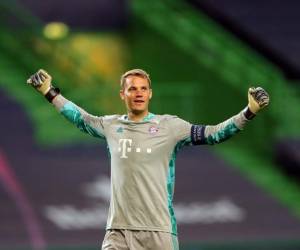 El portero alemán del Bayern de Múnich, Manuel Neuer, celebra el tercer gol de su equipo durante la semifinal de la Liga de Campeones de la UEFA de fútbol entre el Lyon y el Bayern de Múnich en el estadio José Alvalade de Lisboa. Foto: Agencia AFP.