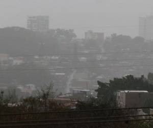 ¡Llegaron las esperadas lluvias! Los remanentes de una onda tropical y la formación de una vaguada en superficie dejarán lluvias y chubascos en distintas regiones del país este jueves 28 de mayo, informó la Secretaría de Gestión de Riesgos y Contingencias Nacionales (Copeco).
