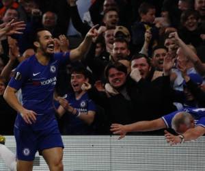Pedro celebrando uno de sus dos goles con el Chelsea. (AFP)