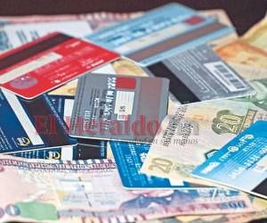 Los emisores ofrecen más de 200 tipos de tarjetas de crédito en varios rubros, con beneficios y tasas de interés competitivas.