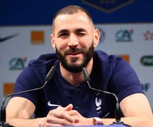 Benzema (33 años, 81 veces internacional) regresa para la Eurocopa a la disciplina de Francia después de estar apartado del equipo desde 2015, por su supuesta implicación en un caso de chantaje y extorsión a Matthieu Valbuena, que era entonces compañero suyo en la selección. Foto: AFP